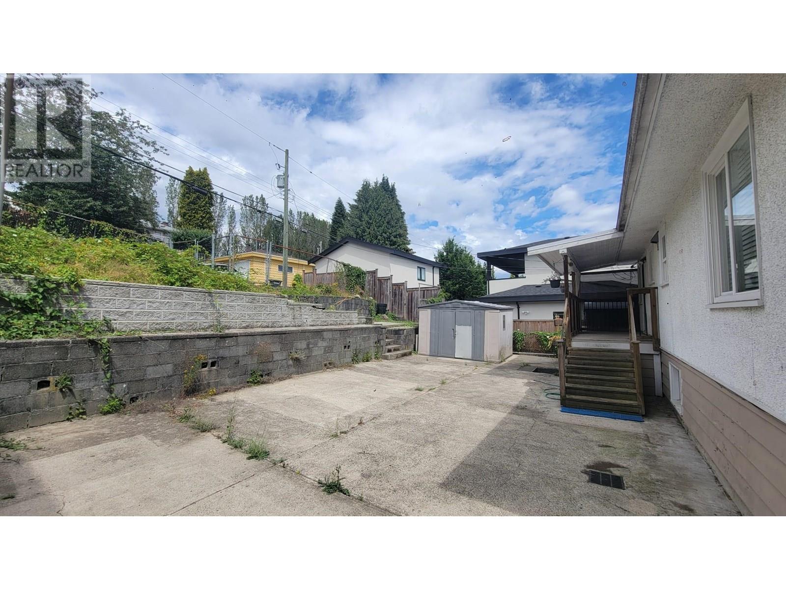 Photo 4 of 4661 Napier Street, Burnaby BC