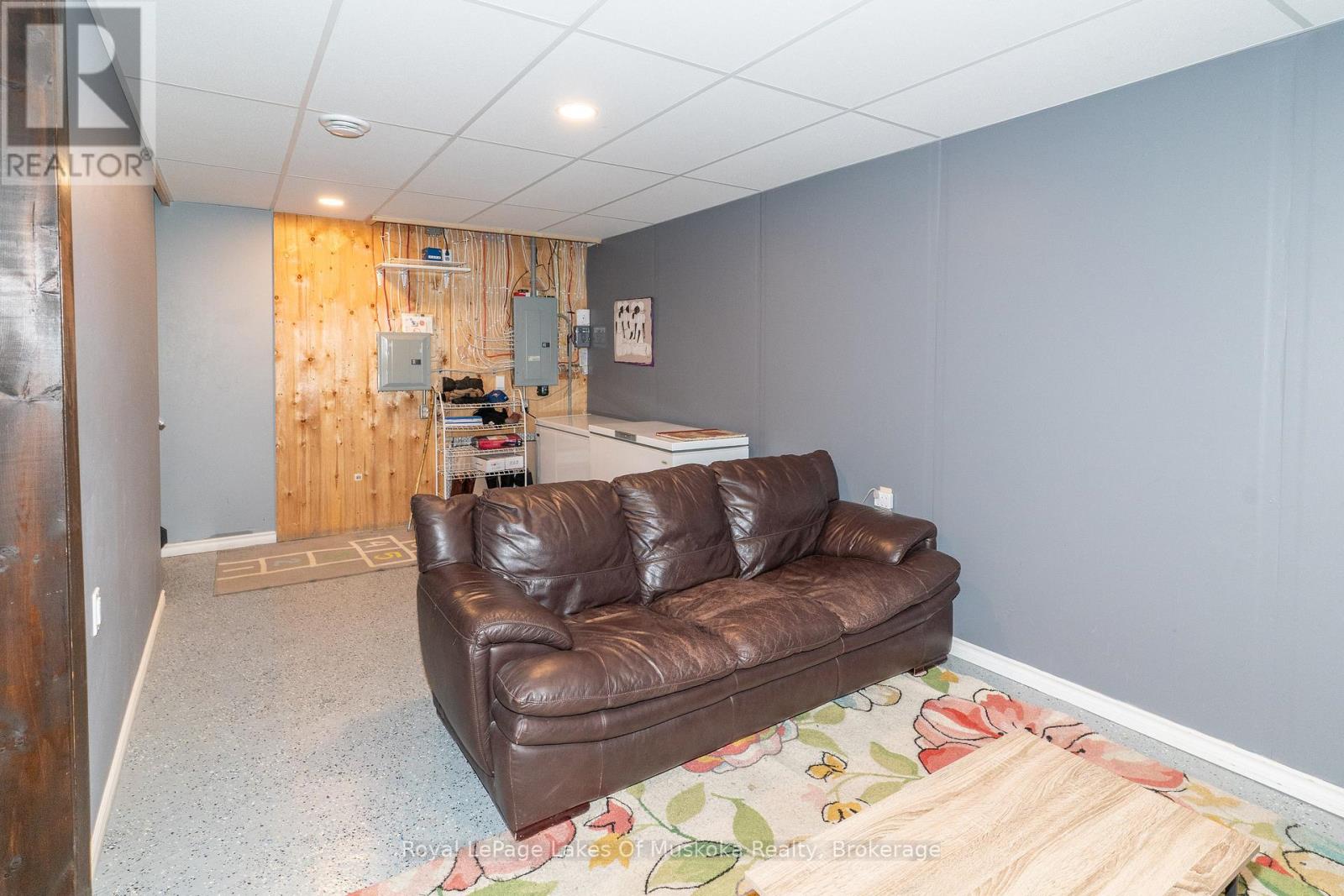 Photo 15 of 74 Glencairn Crescent, Huntsville ON