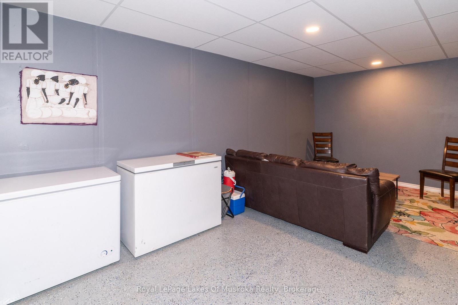 Photo 4 of 74 Glencairn Crescent, Huntsville ON