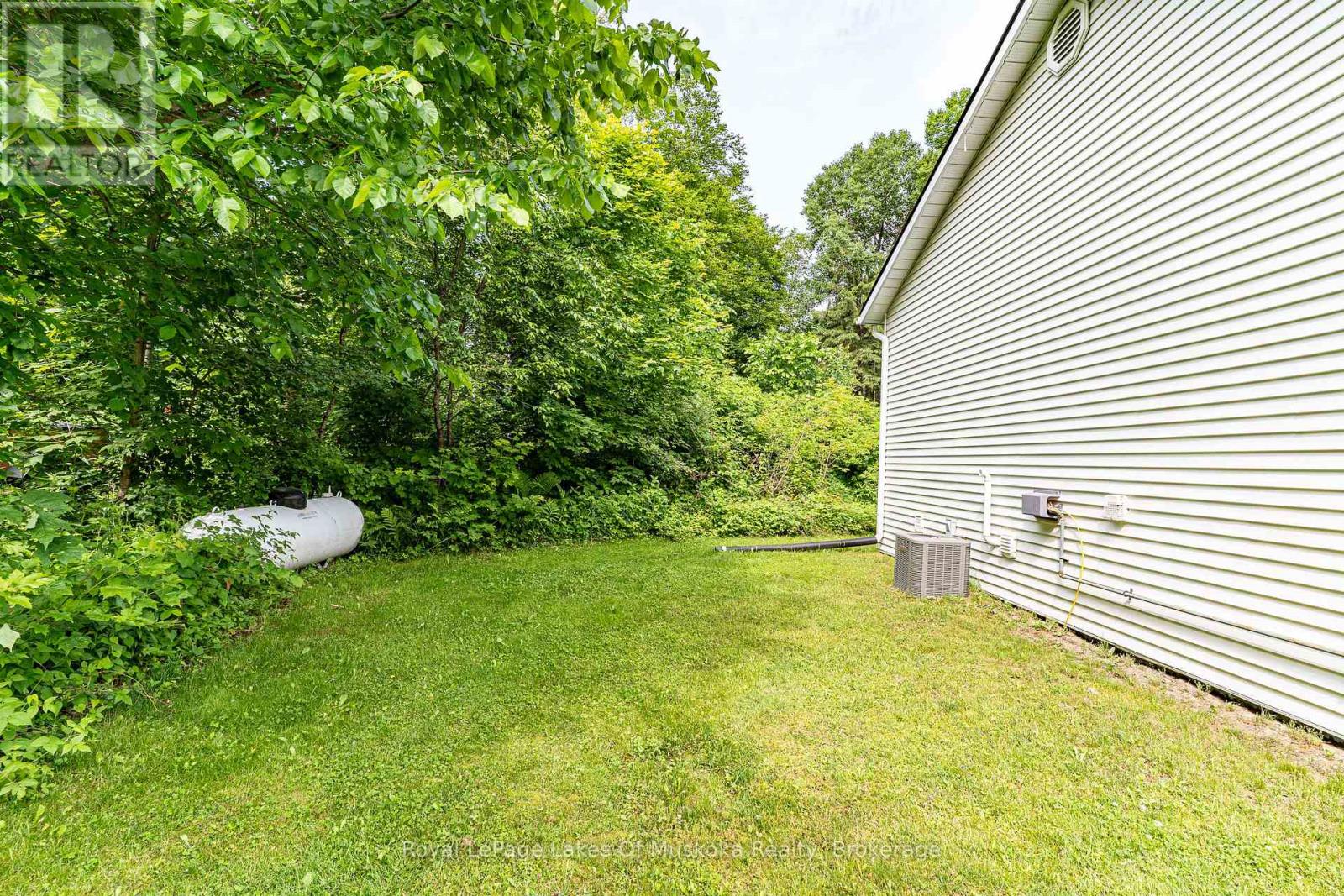 Photo 37 of 74 Glencairn Crescent, Huntsville ON