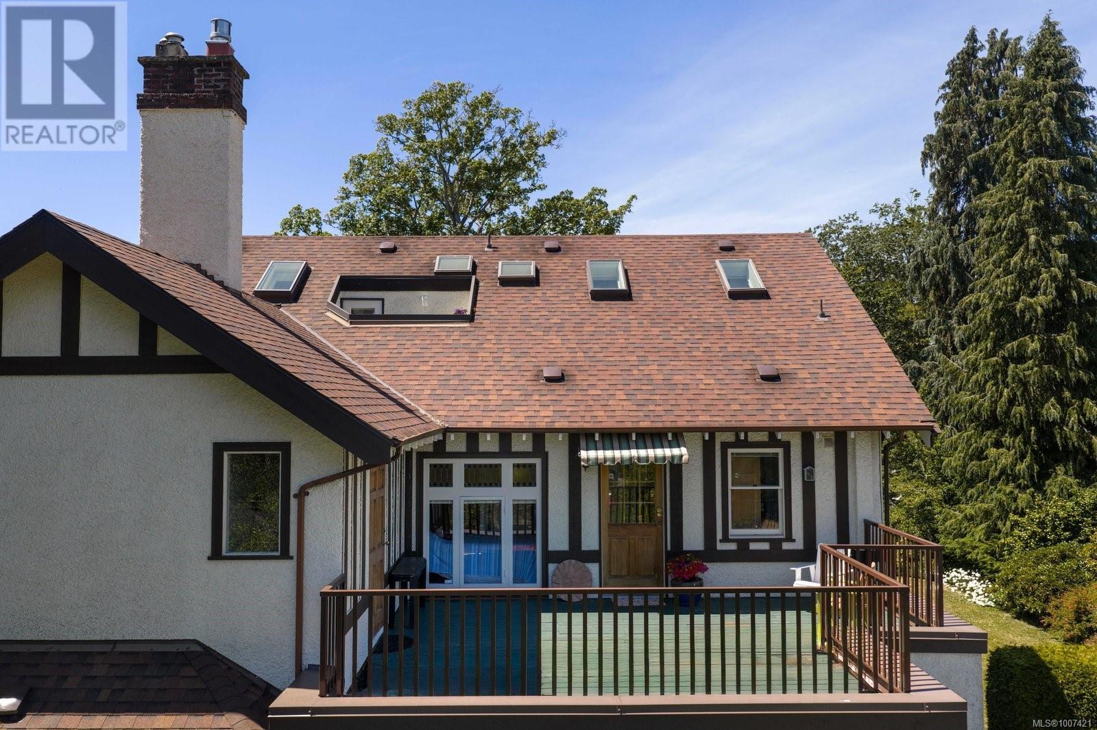 Single Family House Character for Sale in   Pemberton Rd Victoria 