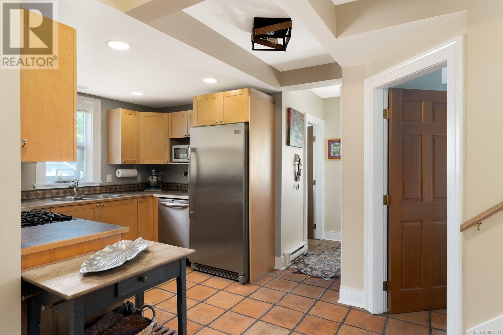 Single Family House Character for Sale in   Pemberton Rd Victoria 