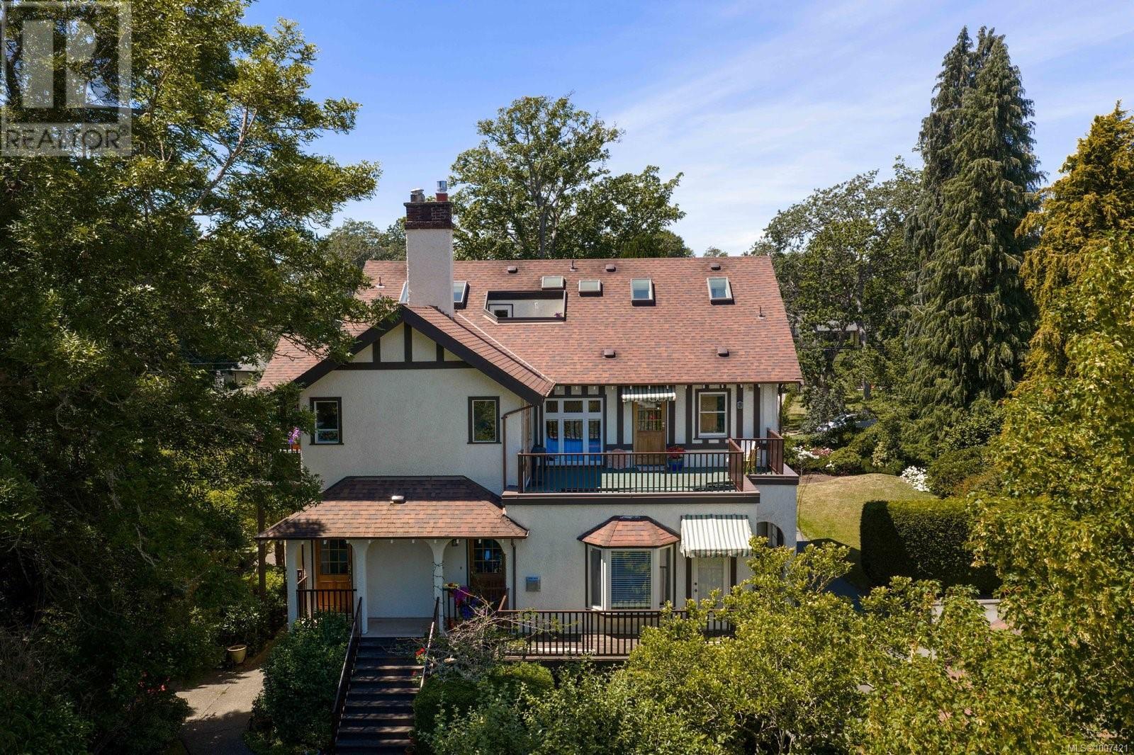 Single Family House Character for Sale in   Pemberton Rd Victoria 
