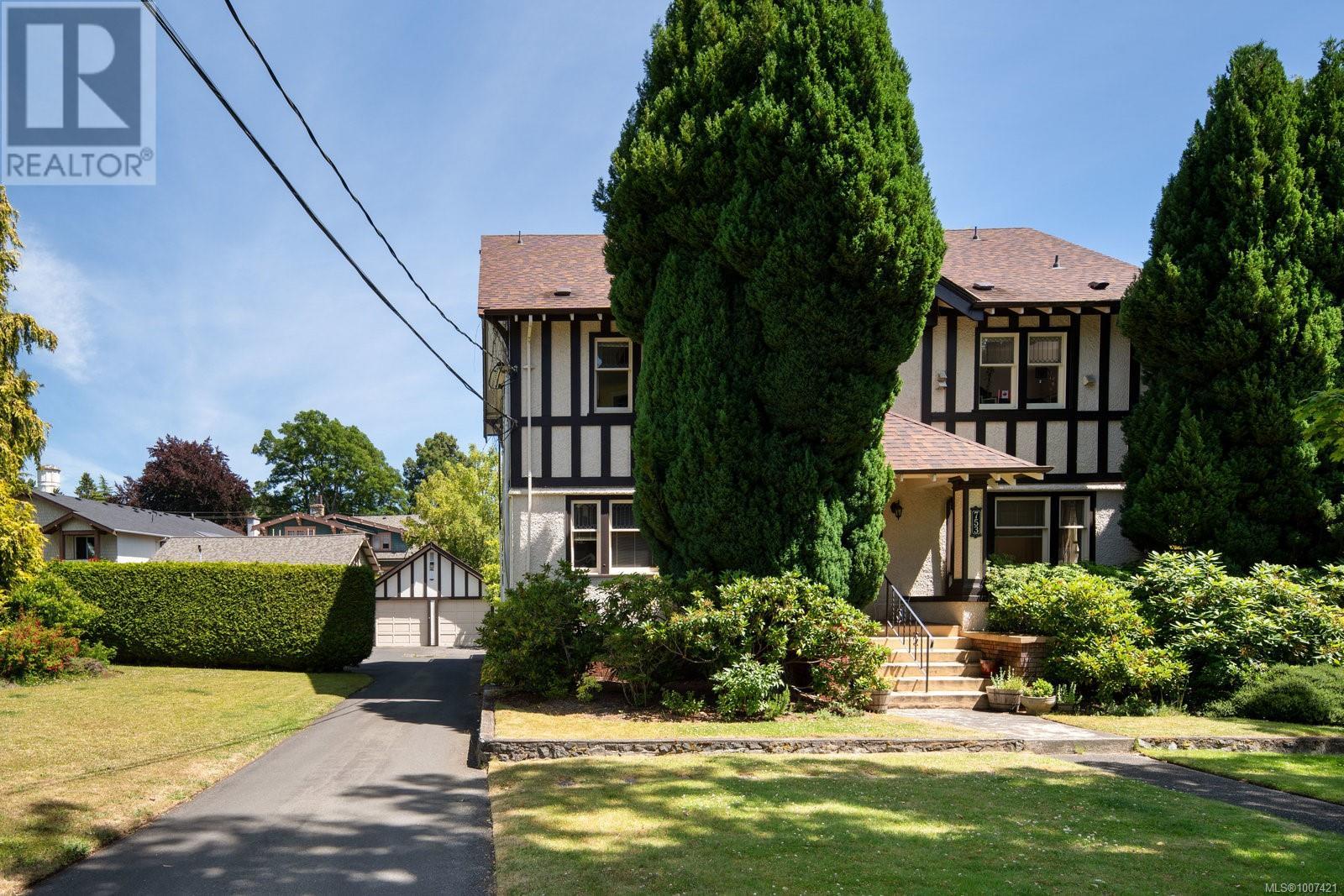 Single Family House Character for Sale in   Pemberton Rd Victoria 