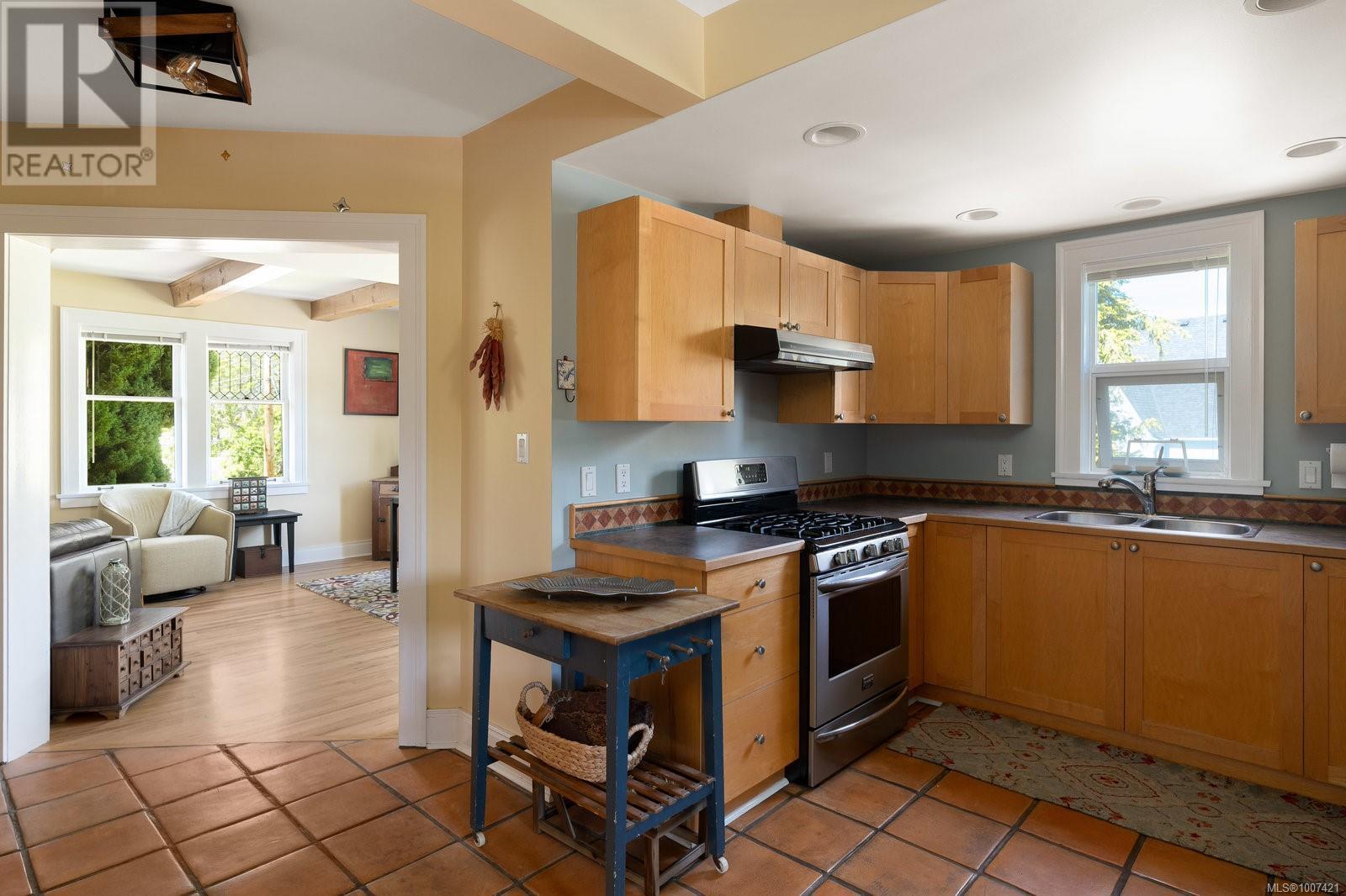 Single Family House Character for Sale in   Pemberton Rd Victoria 