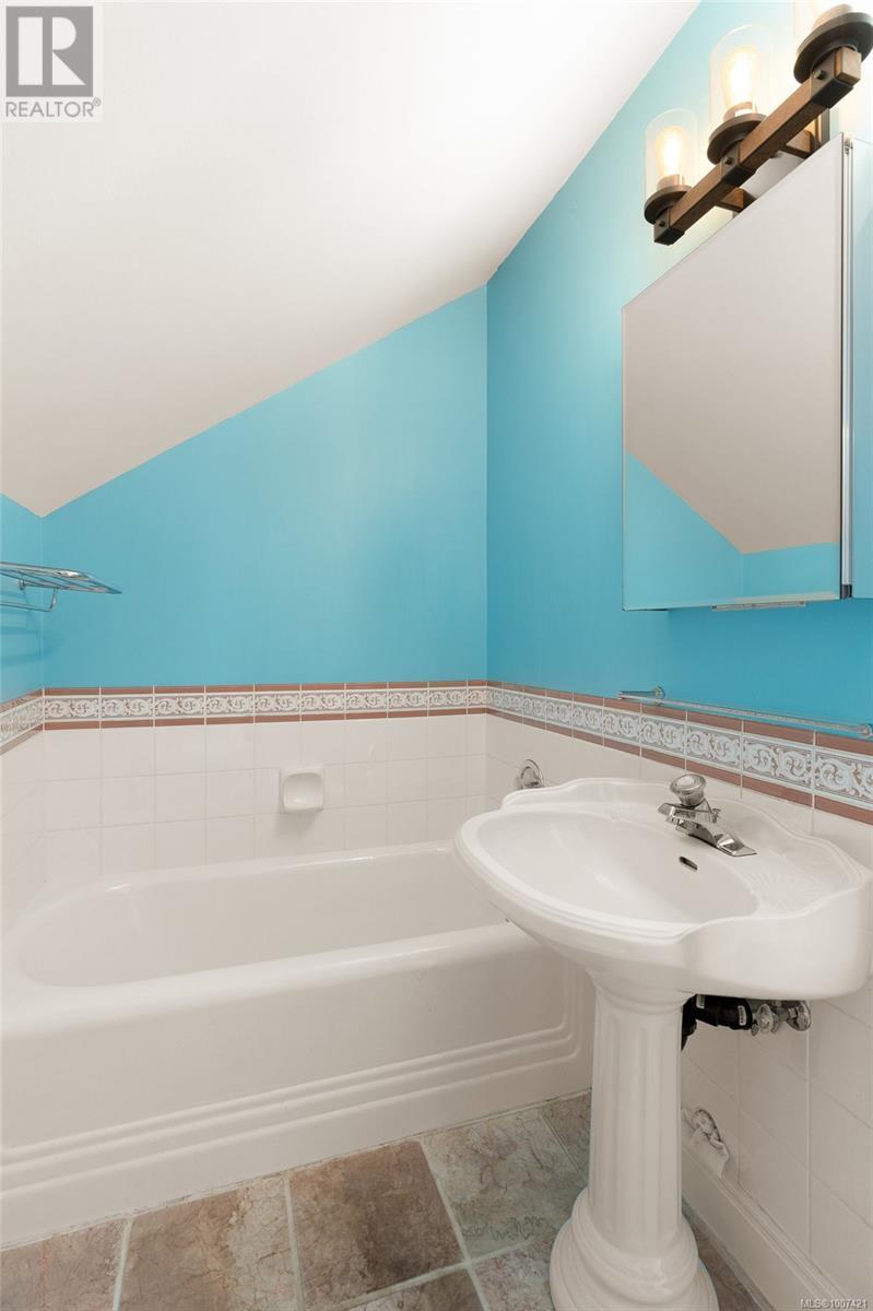 Single Family House Character for Sale in   Pemberton Rd Victoria 