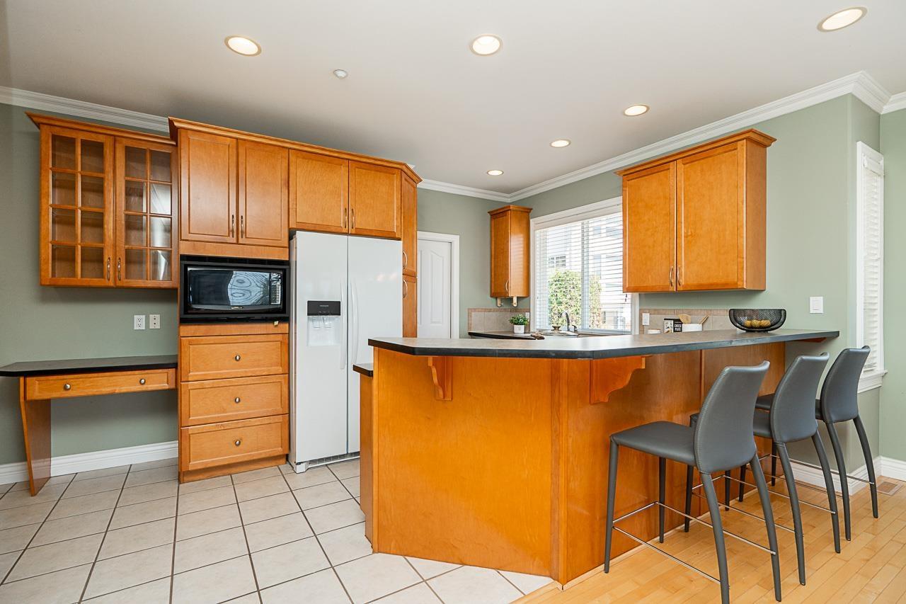 Photo 12 of 15645 Pacific Avenue, White Rock BC