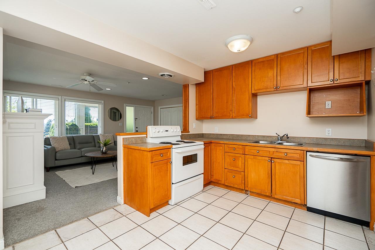 Photo 27 of 15645 Pacific Avenue, White Rock BC