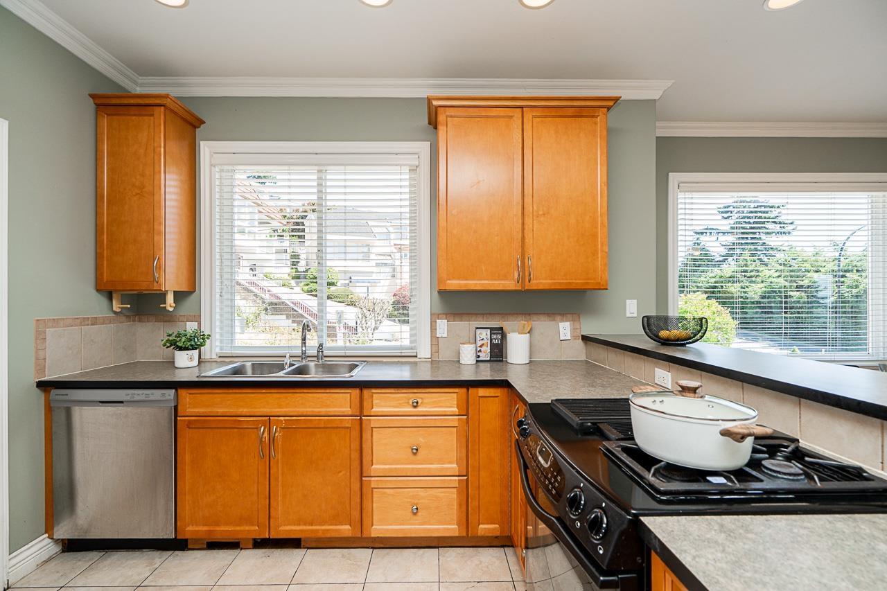 Photo 13 of 15645 Pacific Avenue, White Rock BC