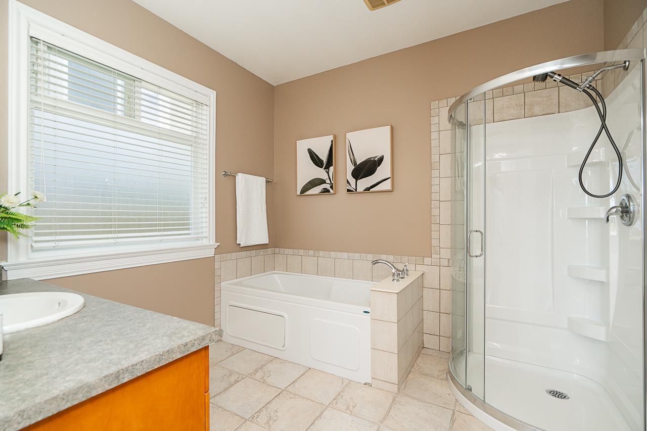 Photo 17 of 15645 Pacific Avenue, White Rock BC