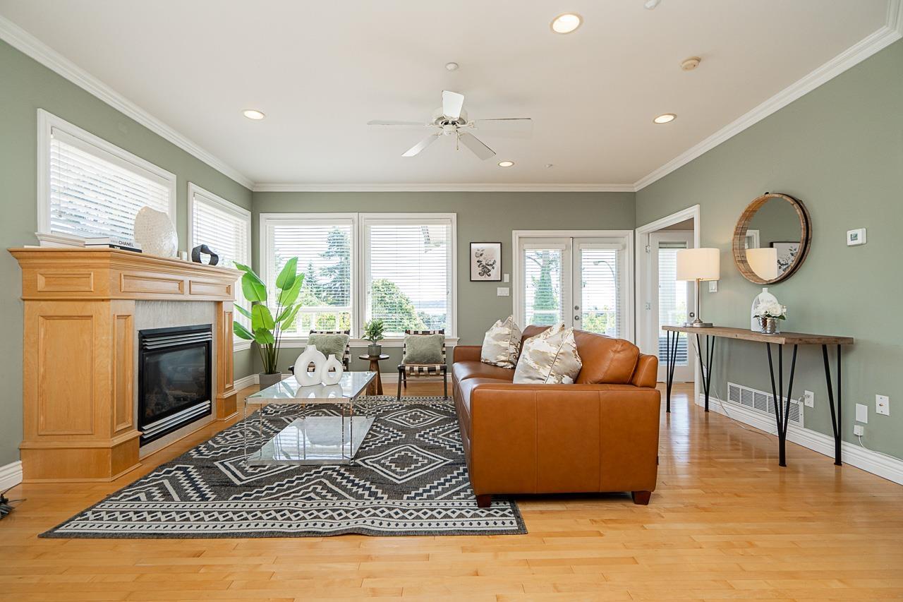 Photo 3 of 15645 Pacific Avenue, White Rock BC