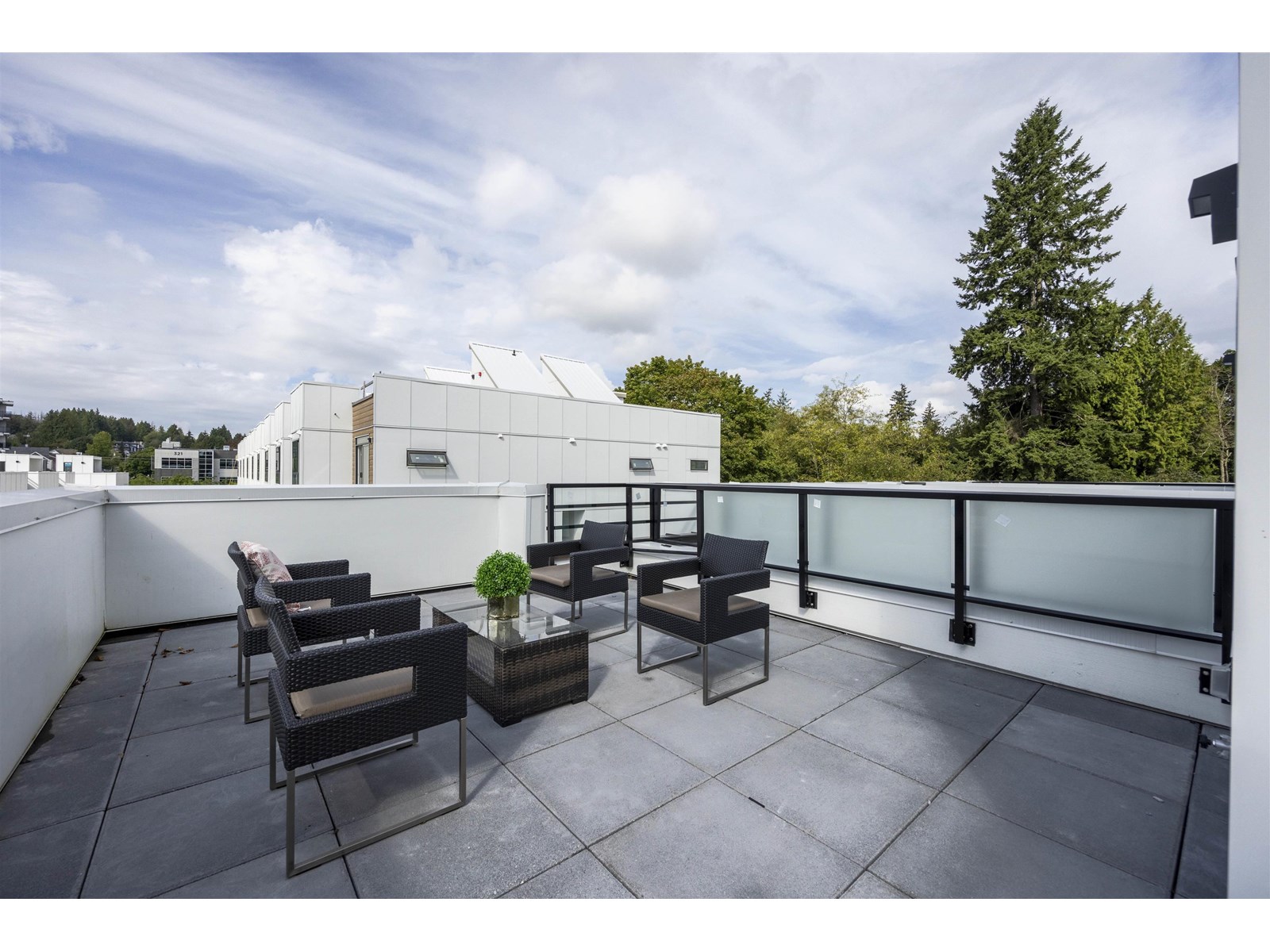 Photo 20 of 32 6328 King George Boulevard, Surrey BC