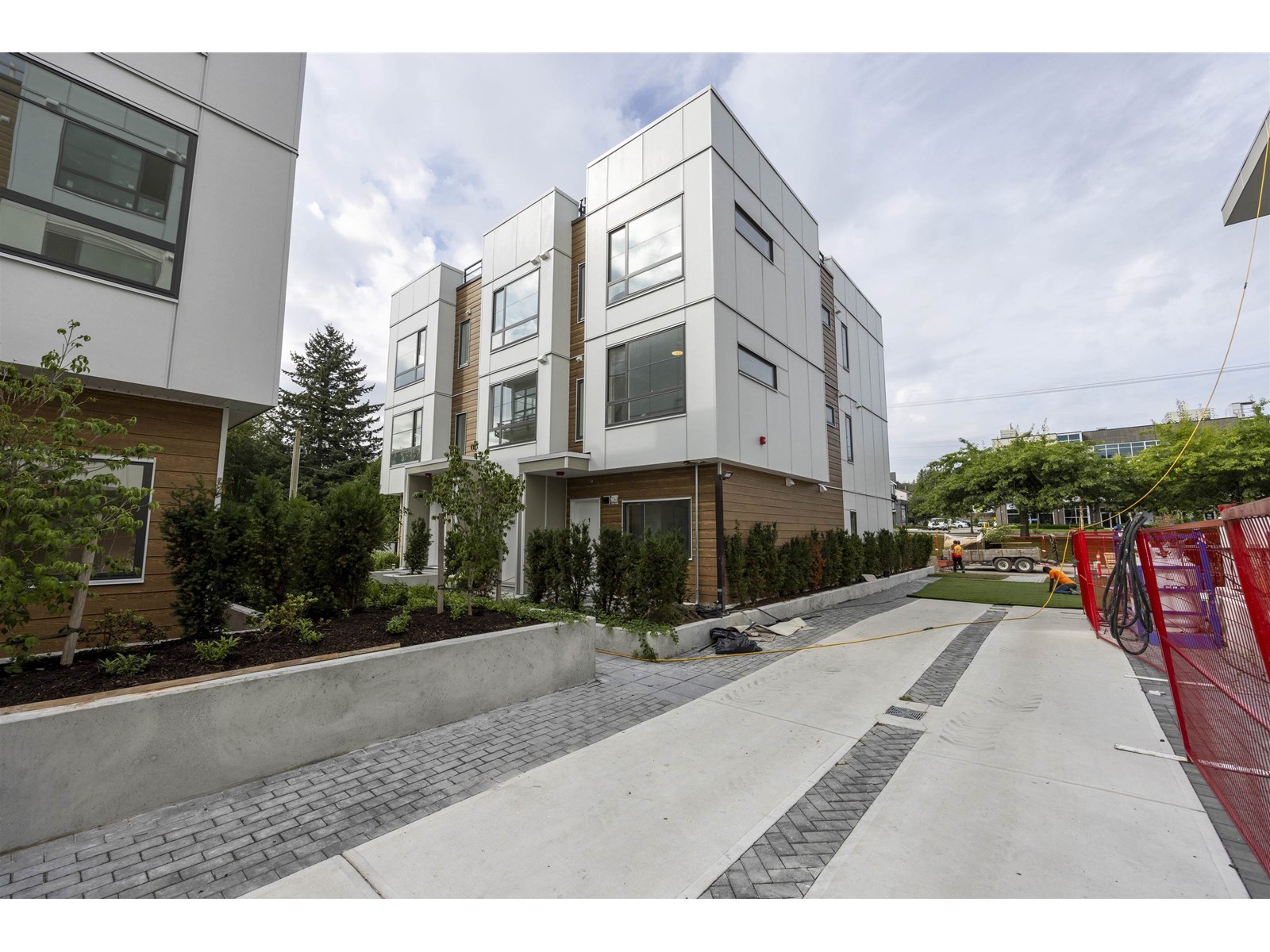 Photo 25 of 32 6328 King George Boulevard, Surrey BC