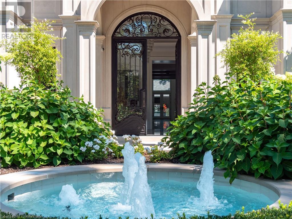 Photo 3 of 15 Chartwell Road, Oakville ON
