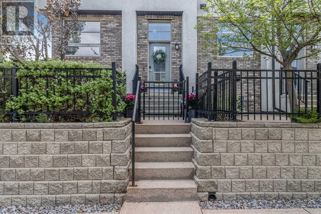 Single Family House for Sale in  Aspen Hills Common SW Aspen Woods Calgary 