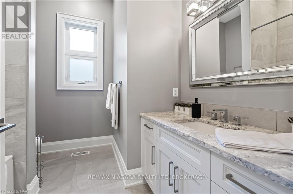 Photo 5 of 13 Francesco Crescent, St Catharines ON