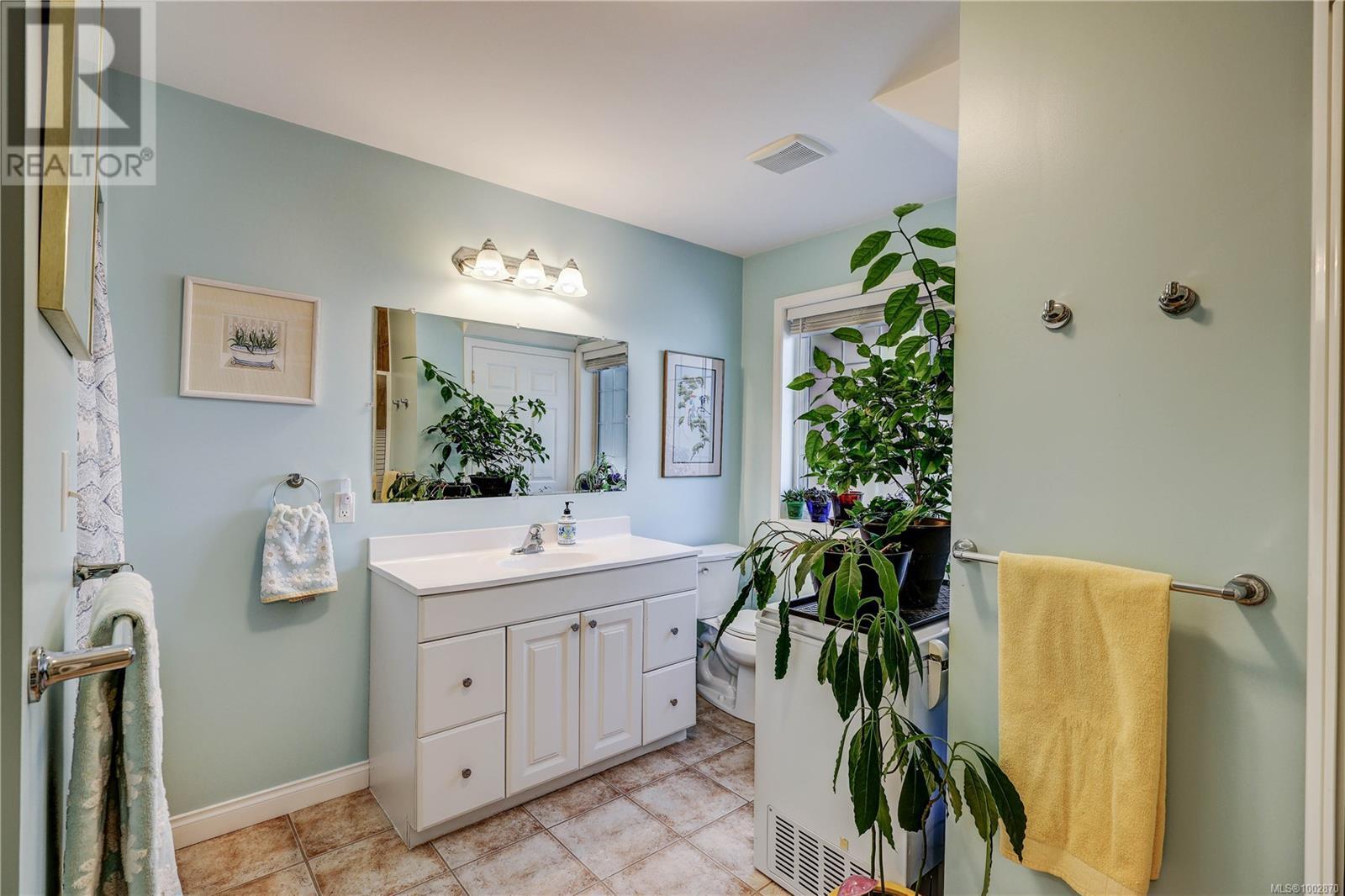 Photo 19 of 4840 Blue Heron Dr, Bowser BC