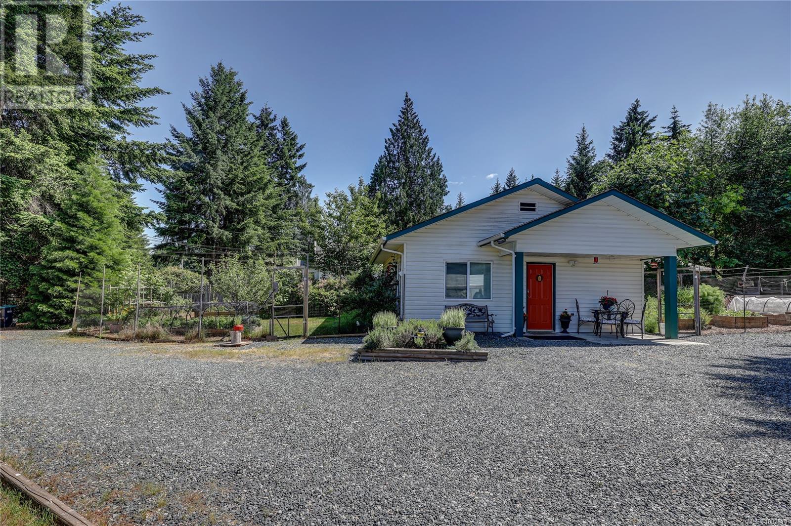 Photo 12 of 4840 Blue Heron Dr, Bowser BC