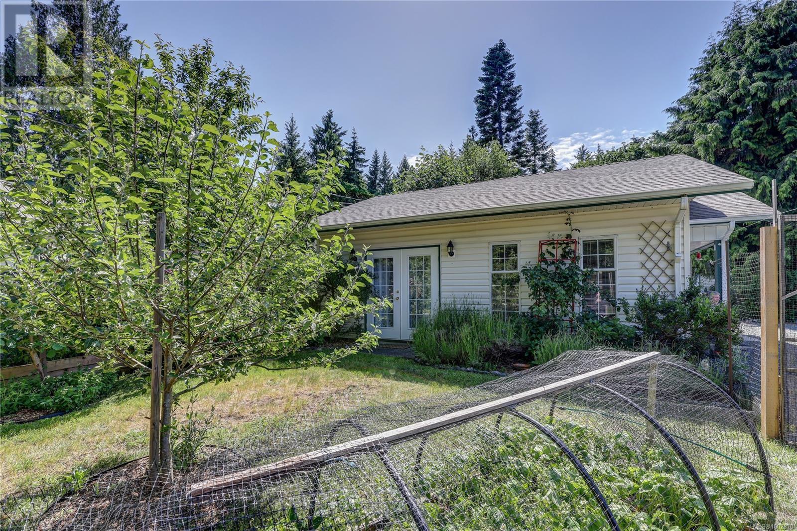 Photo 20 of 4840 Blue Heron Dr, Bowser BC