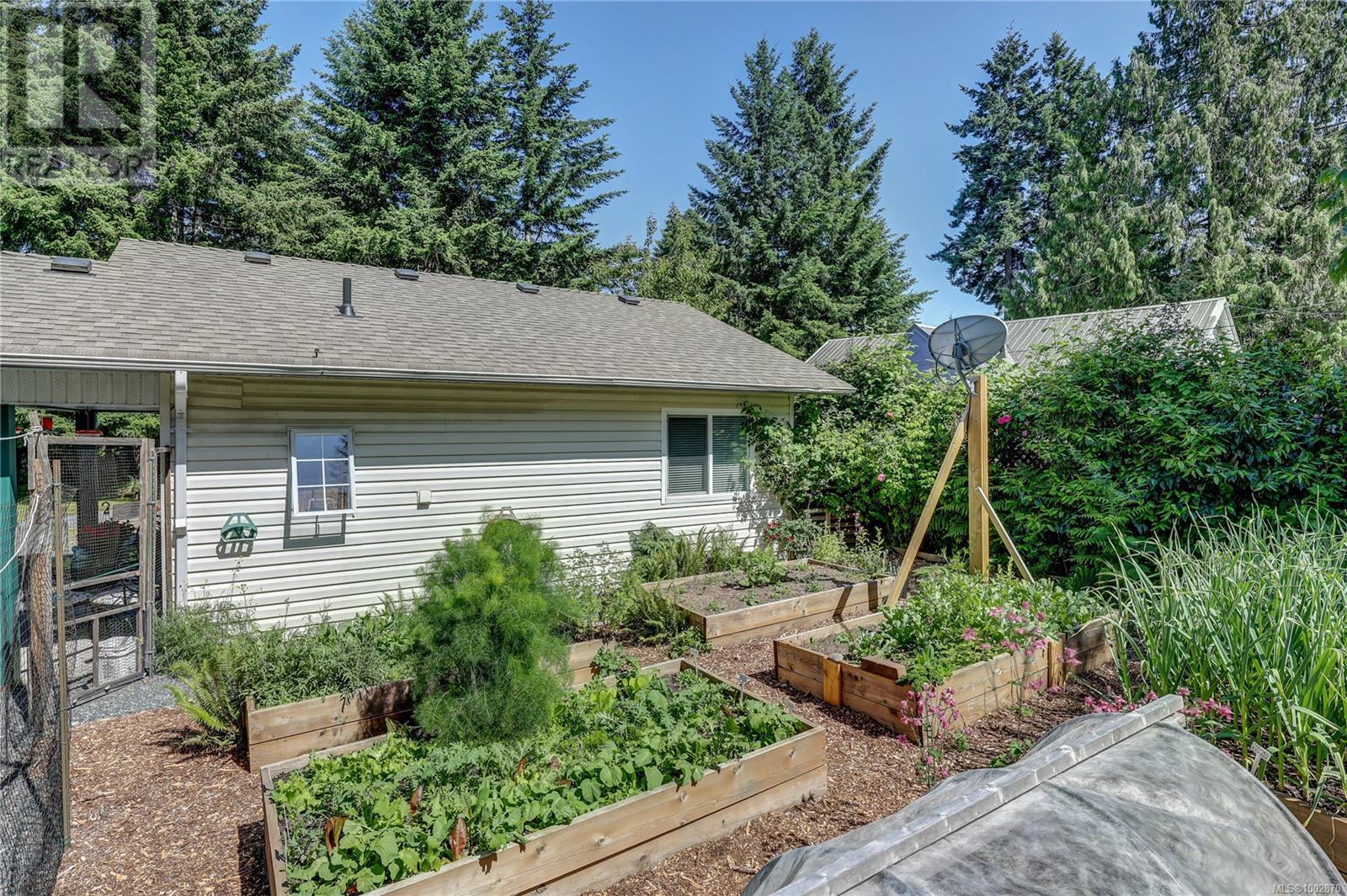 Photo 30 of 4840 Blue Heron Dr, Bowser BC