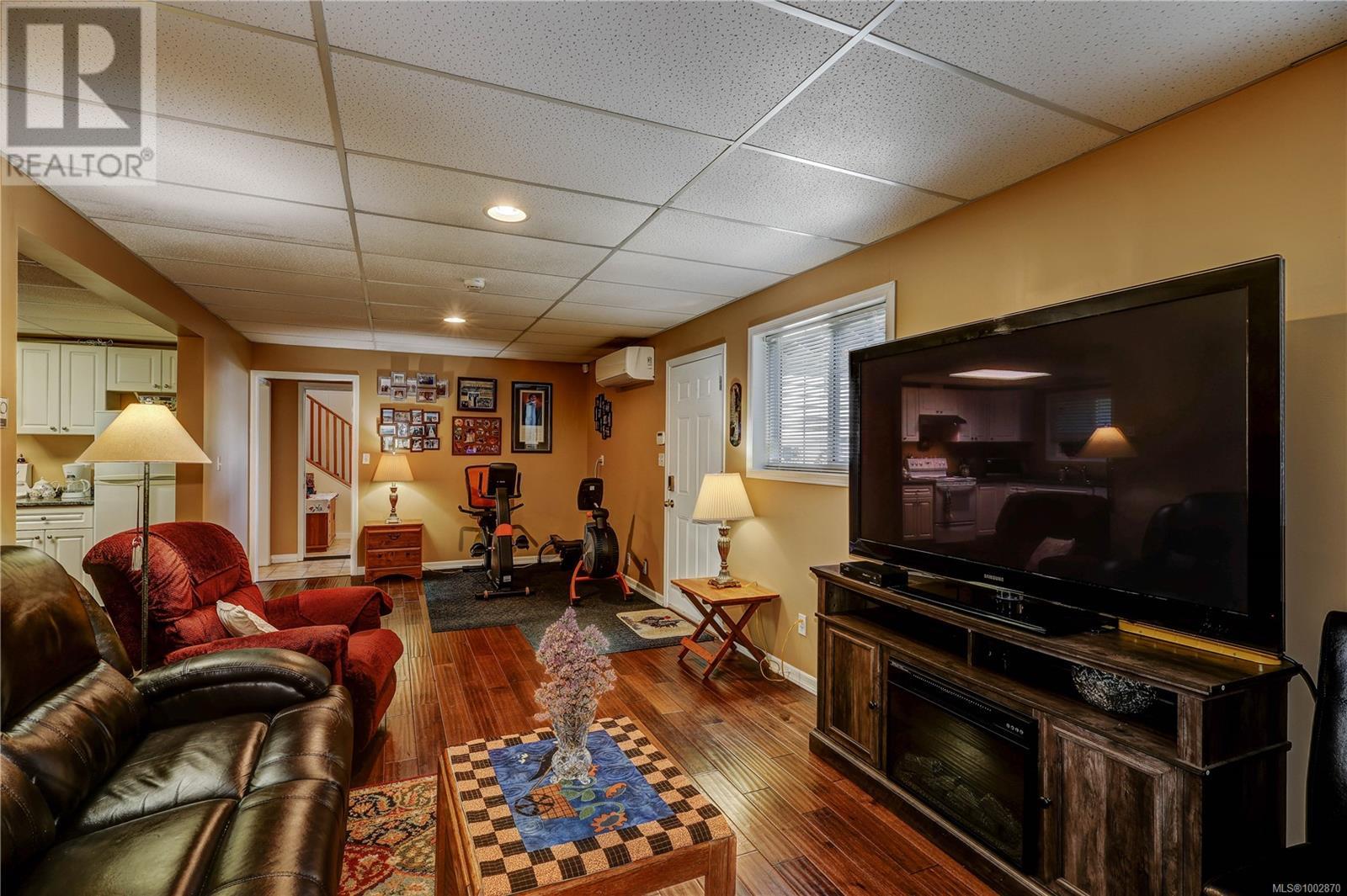 Photo 9 of 4840 Blue Heron Dr, Bowser BC