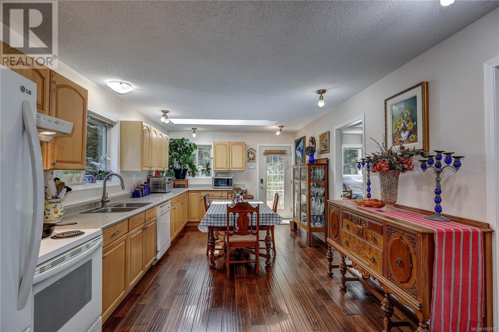 Photo 3 of 4840 Blue Heron Dr, Bowser BC