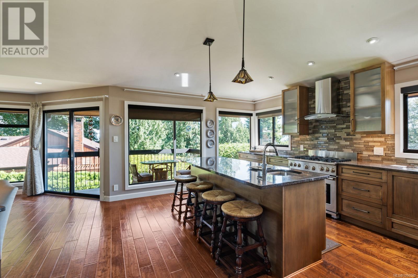 8833 Haro Park Terr, North Saanich