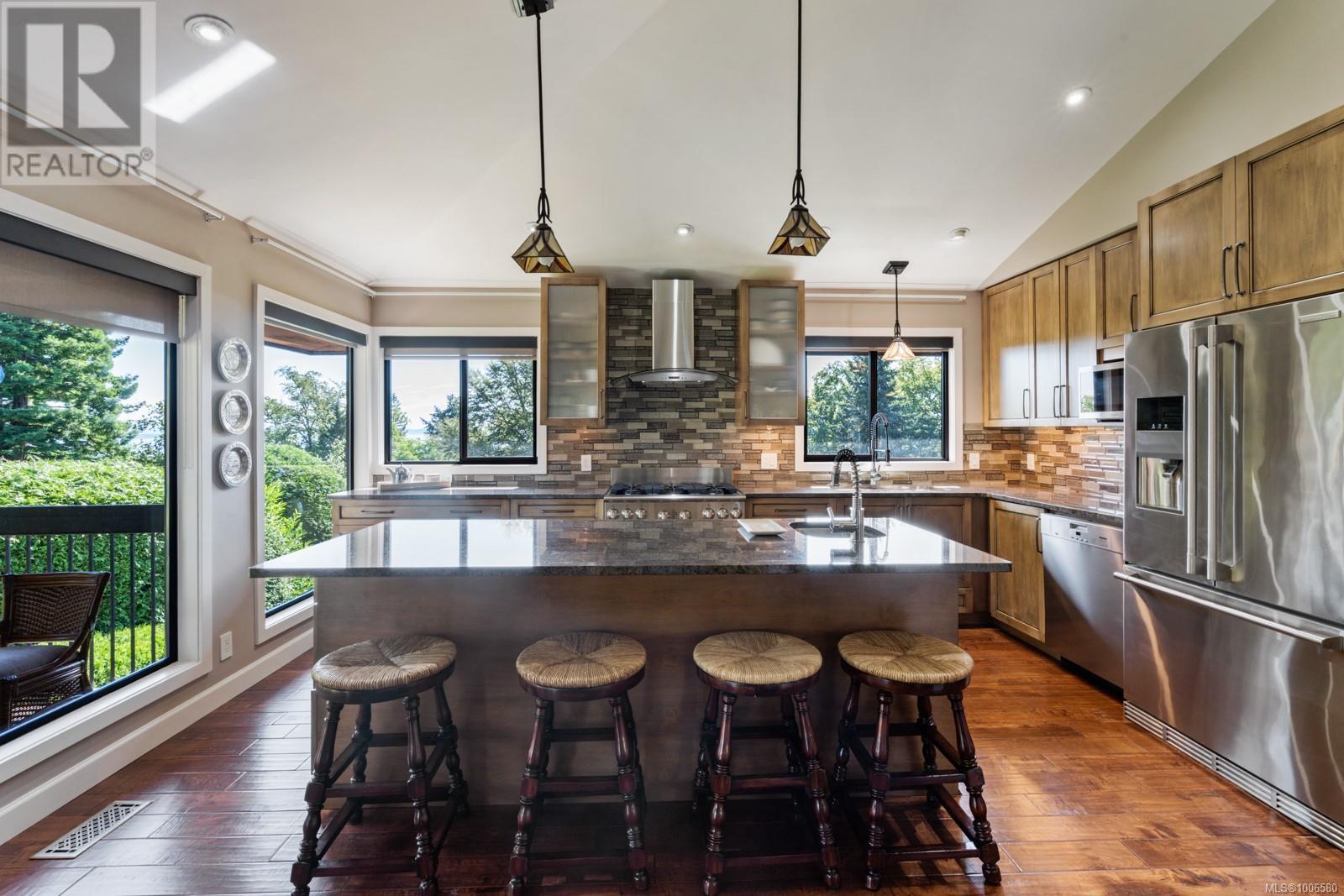 8833 Haro Park Terr, North Saanich