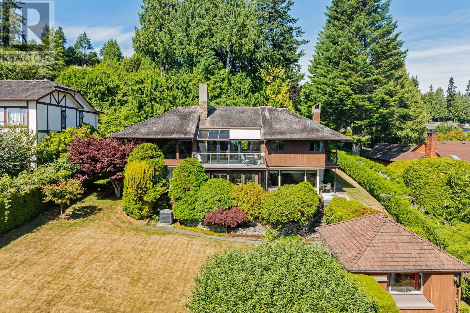 8833 Haro Park Terr, North Saanich