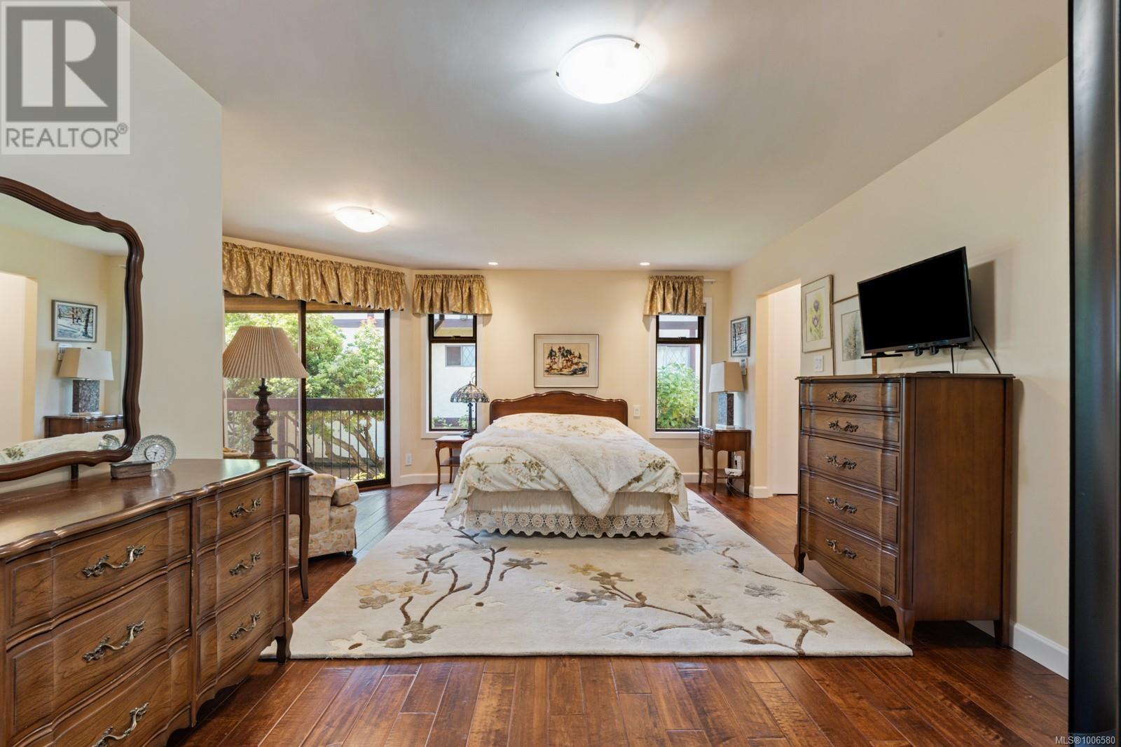 8833 Haro Park Terr, North Saanich