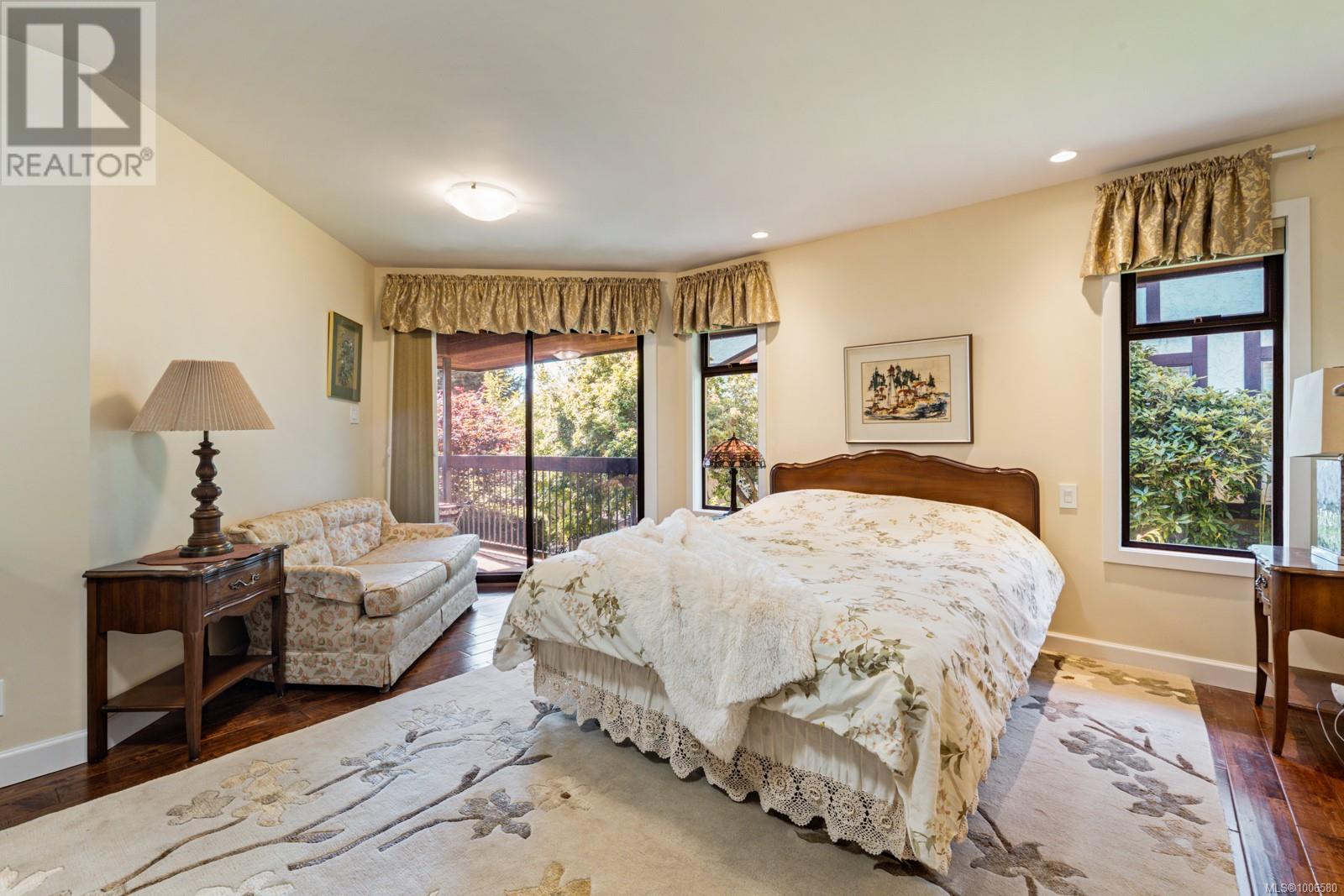 8833 Haro Park Terr, North Saanich