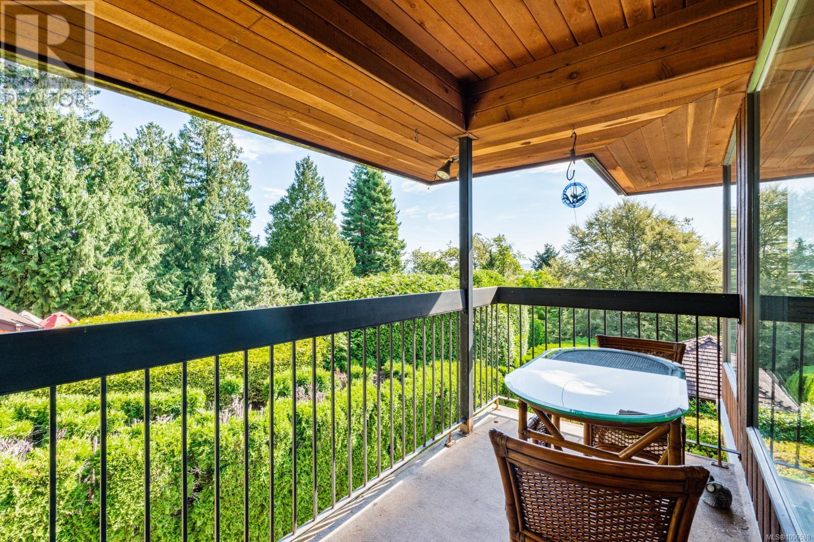 8833 Haro Park Terr, North Saanich