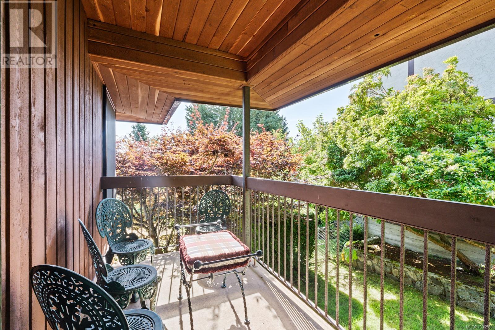 8833 Haro Park Terr, North Saanich