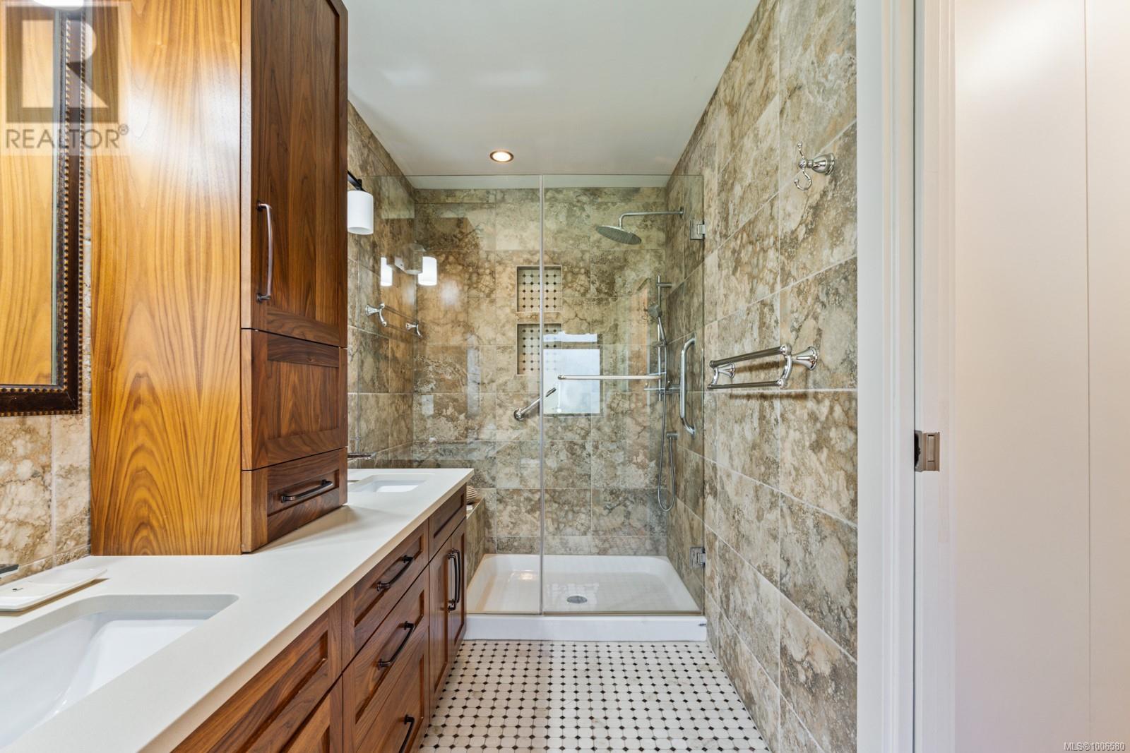 8833 Haro Park Terr, North Saanich
