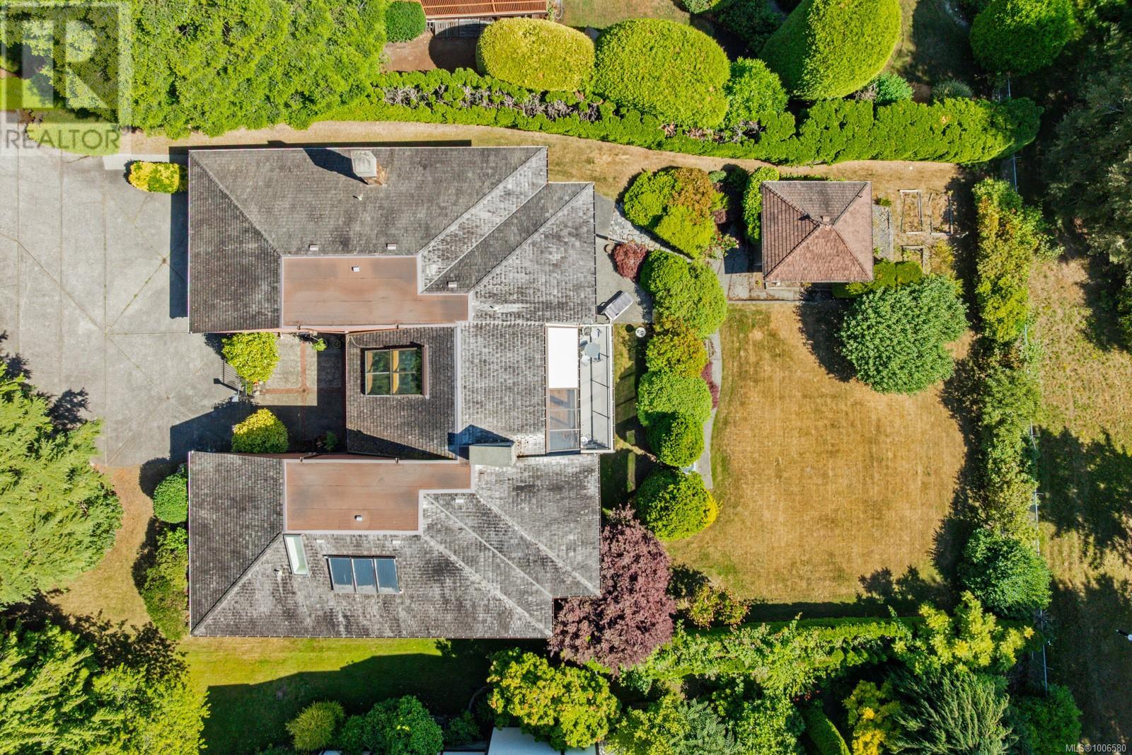 8833 Haro Park Terr, North Saanich
