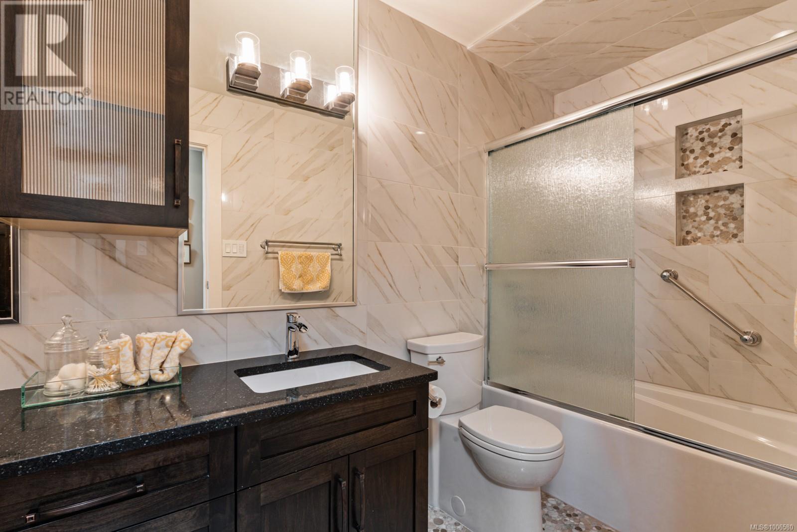 8833 Haro Park Terr, North Saanich