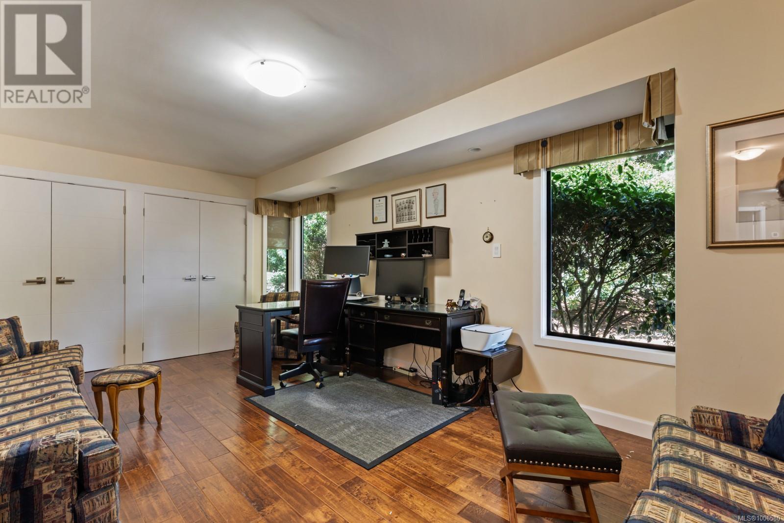 8833 Haro Park Terr, North Saanich