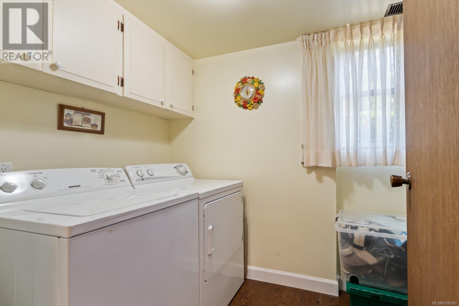8833 Haro Park Terr, North Saanich