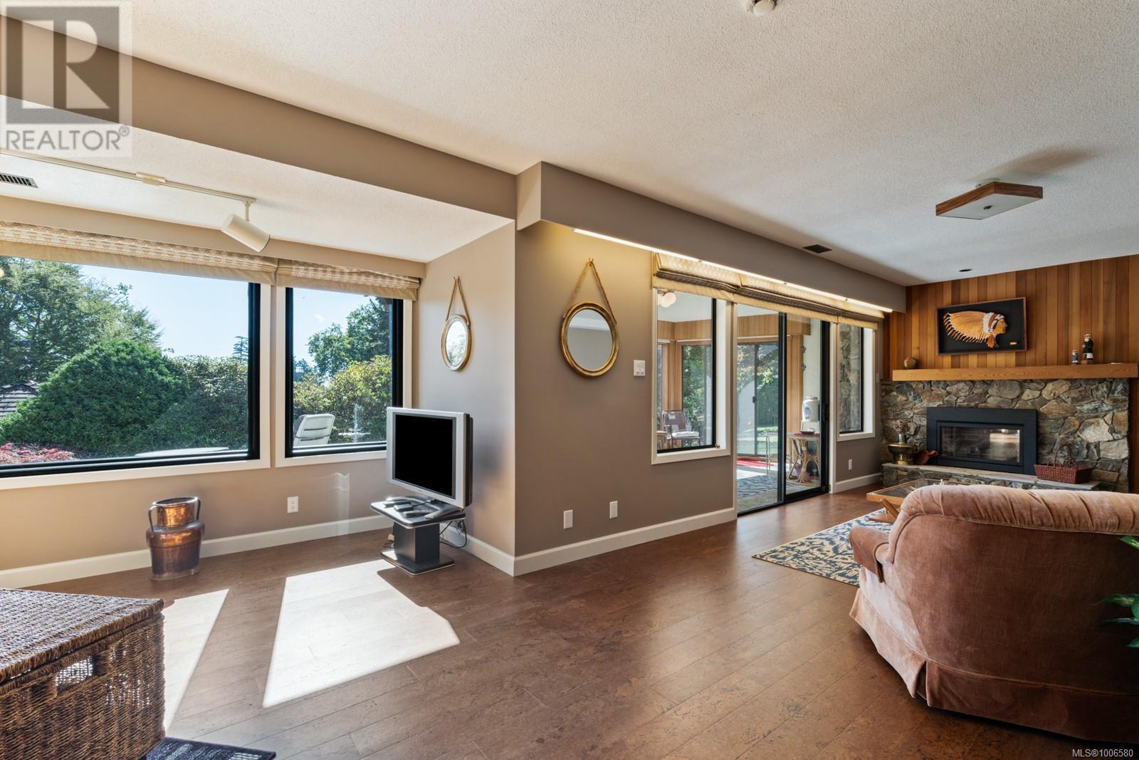 8833 Haro Park Terr, North Saanich
