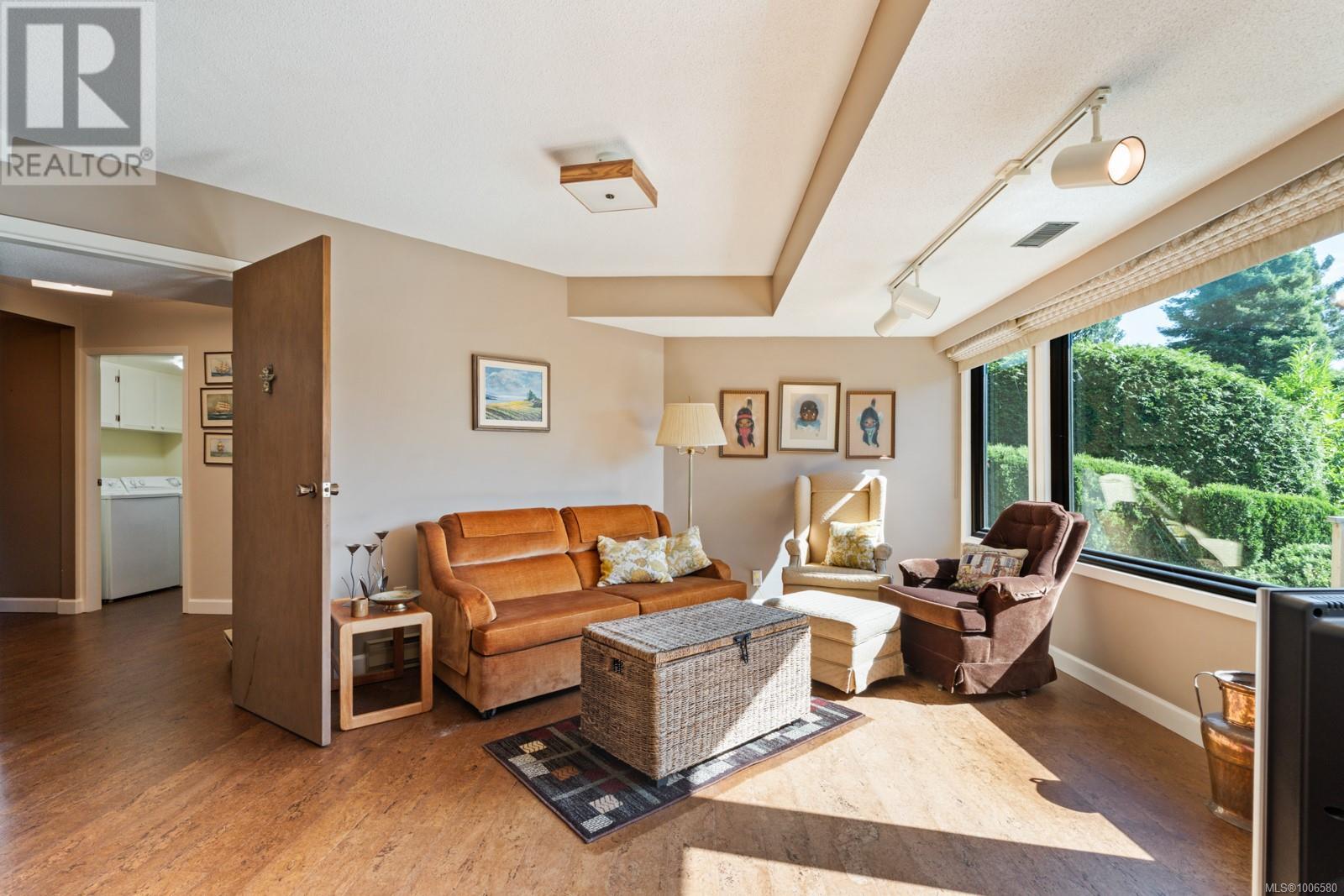 8833 Haro Park Terr, North Saanich