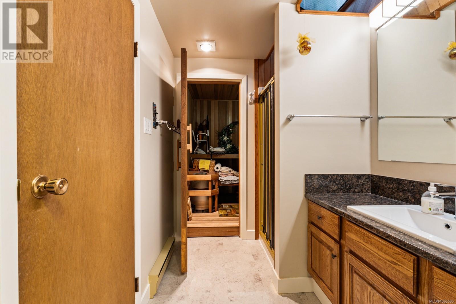 8833 Haro Park Terr, North Saanich