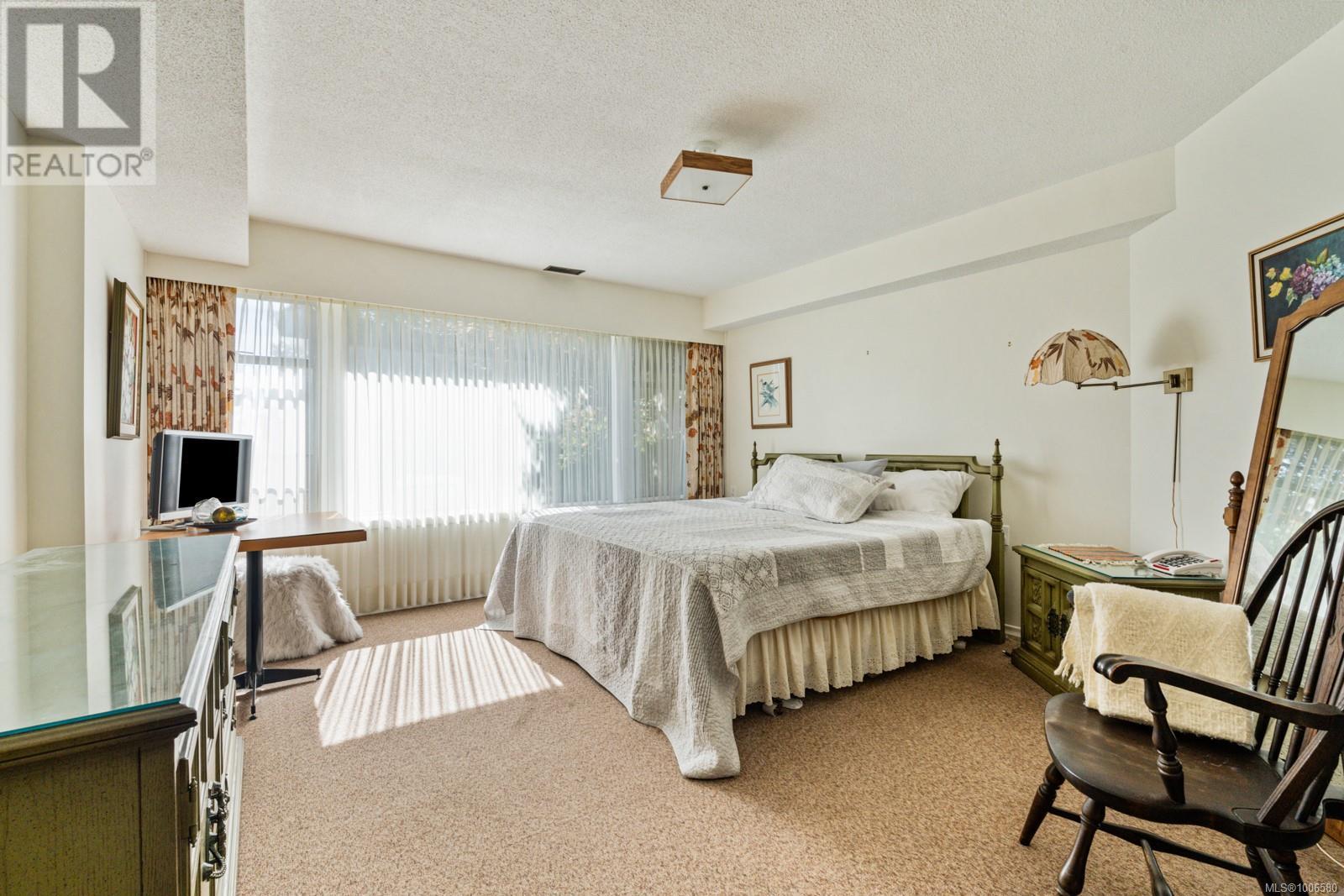 8833 Haro Park Terr, North Saanich