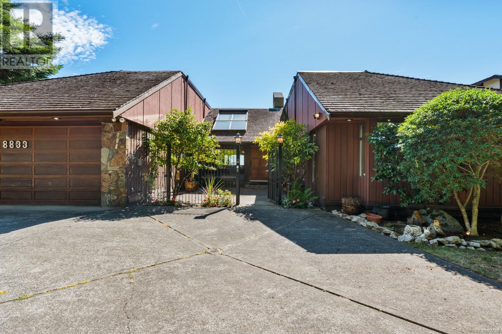 8833 Haro Park Terr, North Saanich