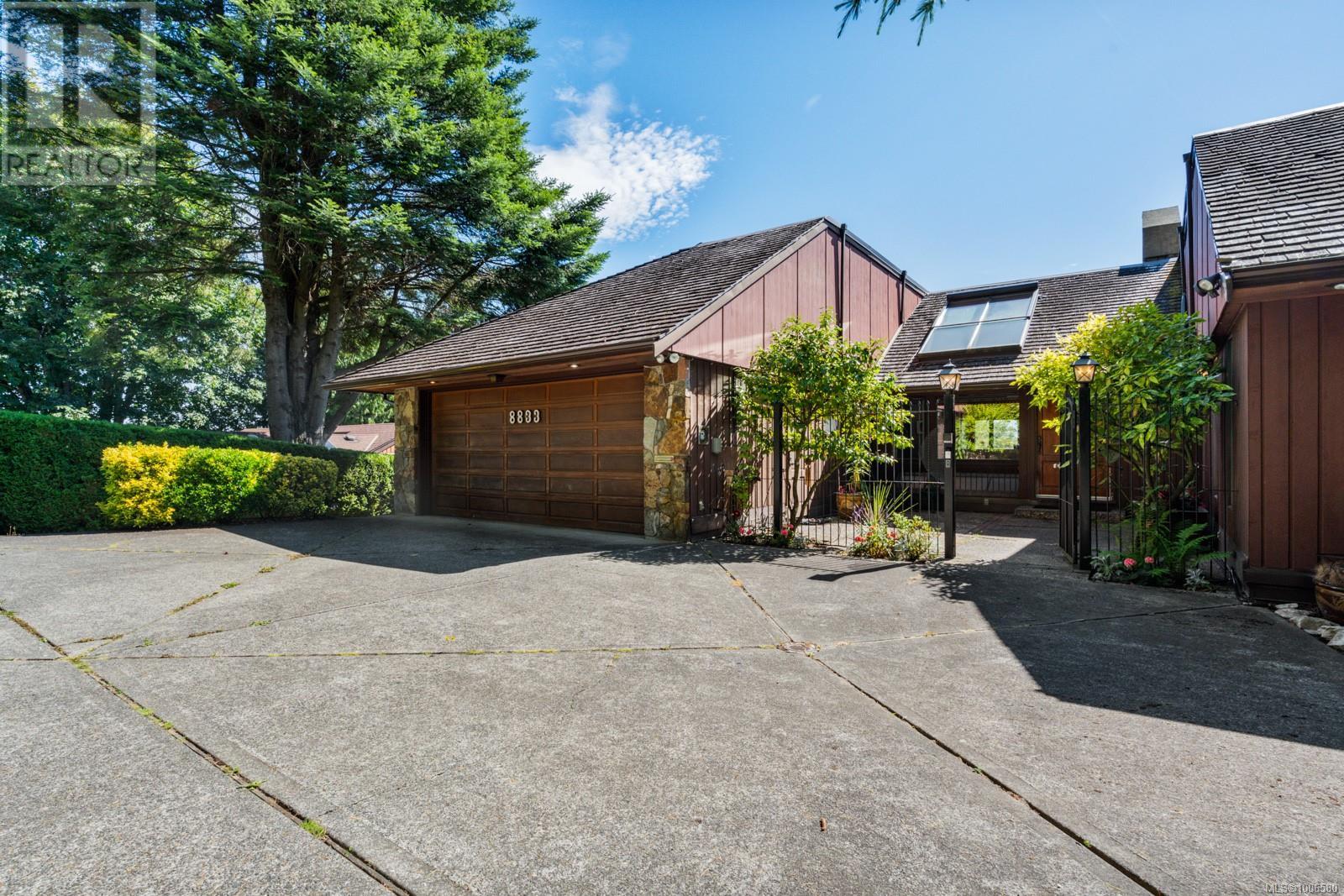 8833 Haro Park Terr, North Saanich