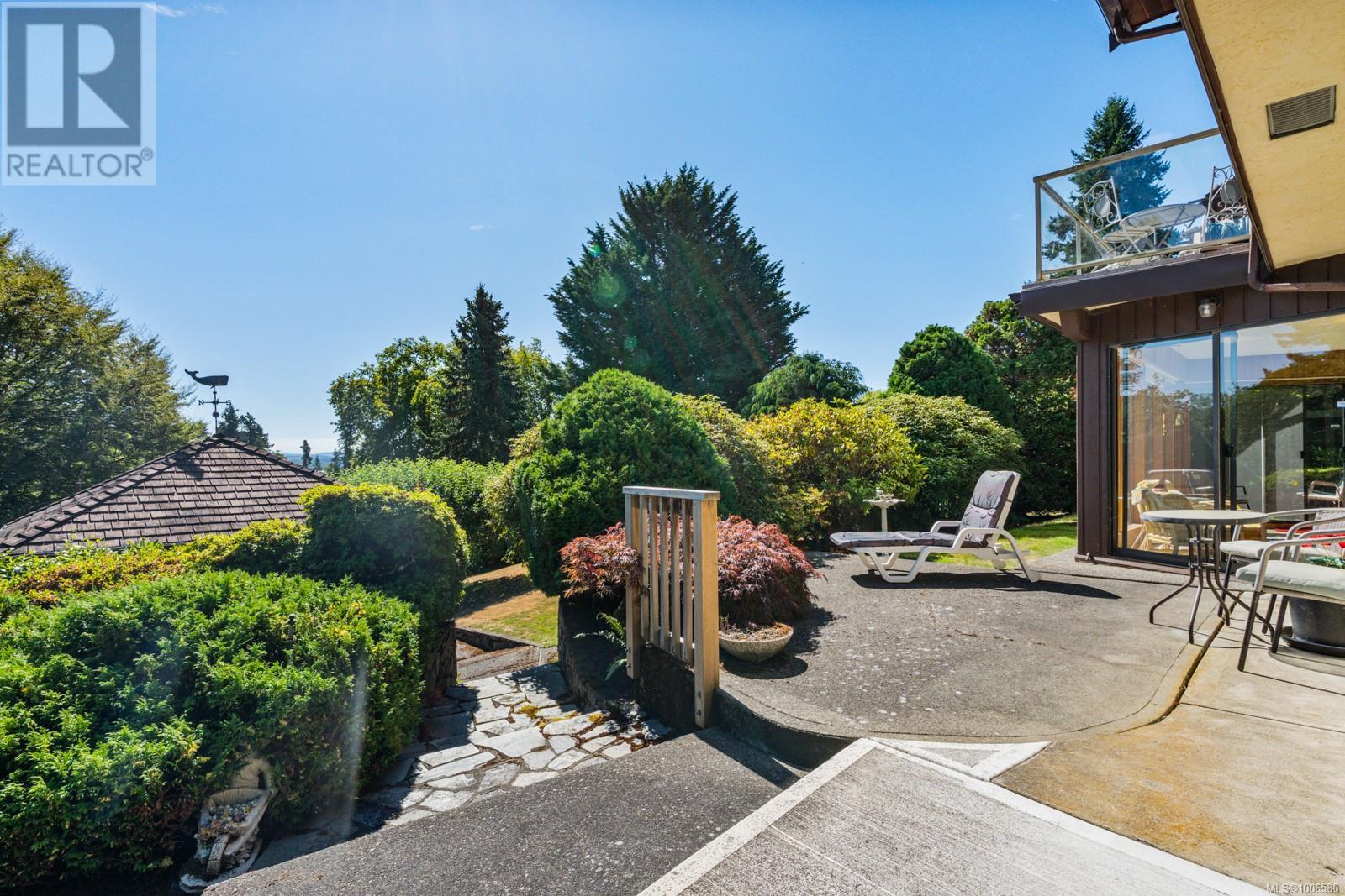 8833 Haro Park Terr, North Saanich