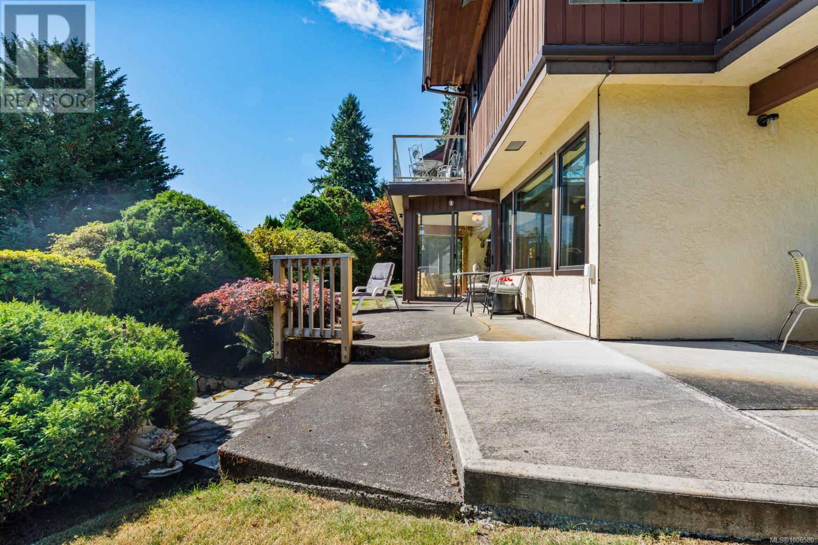 8833 Haro Park Terr, North Saanich