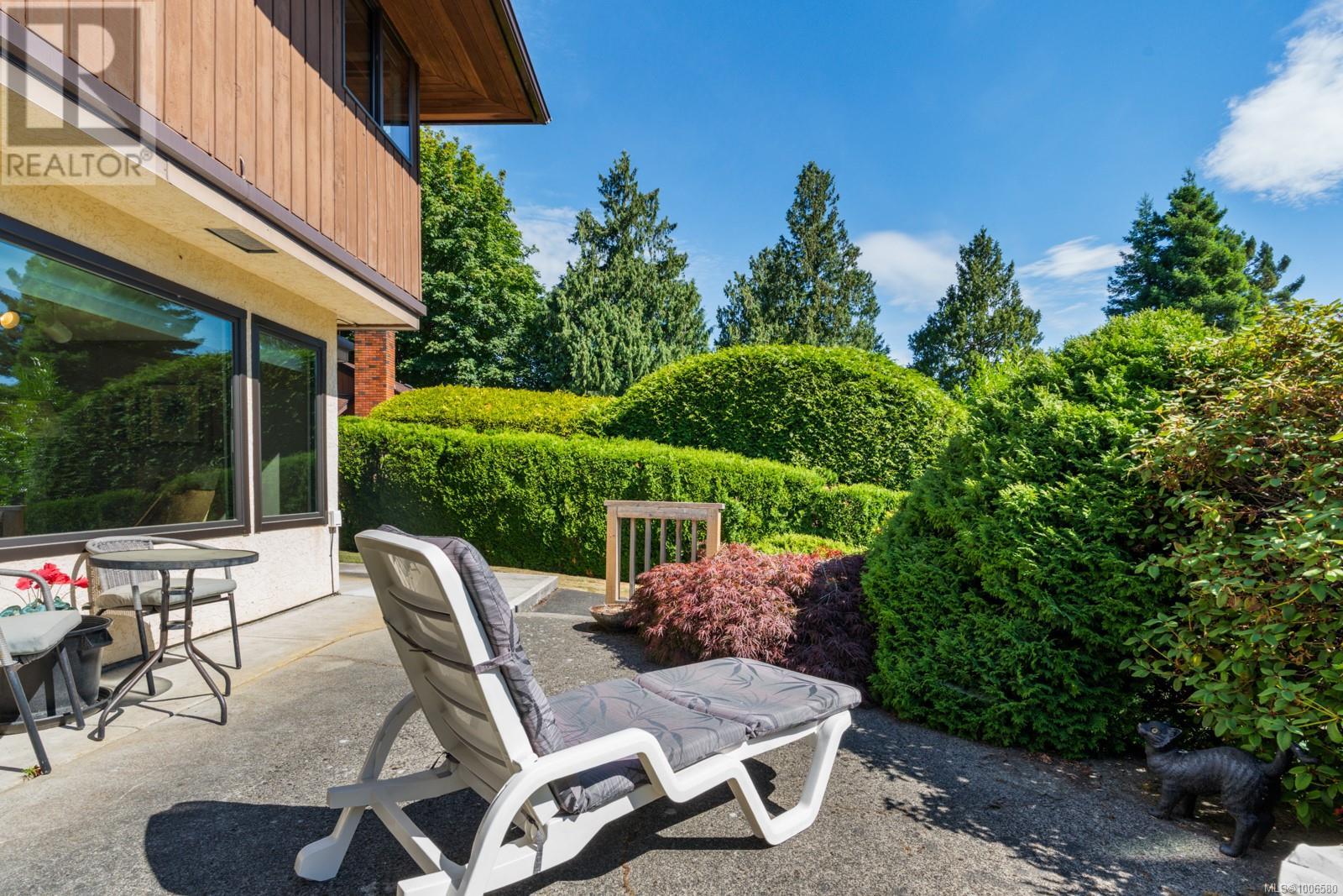 8833 Haro Park Terr, North Saanich