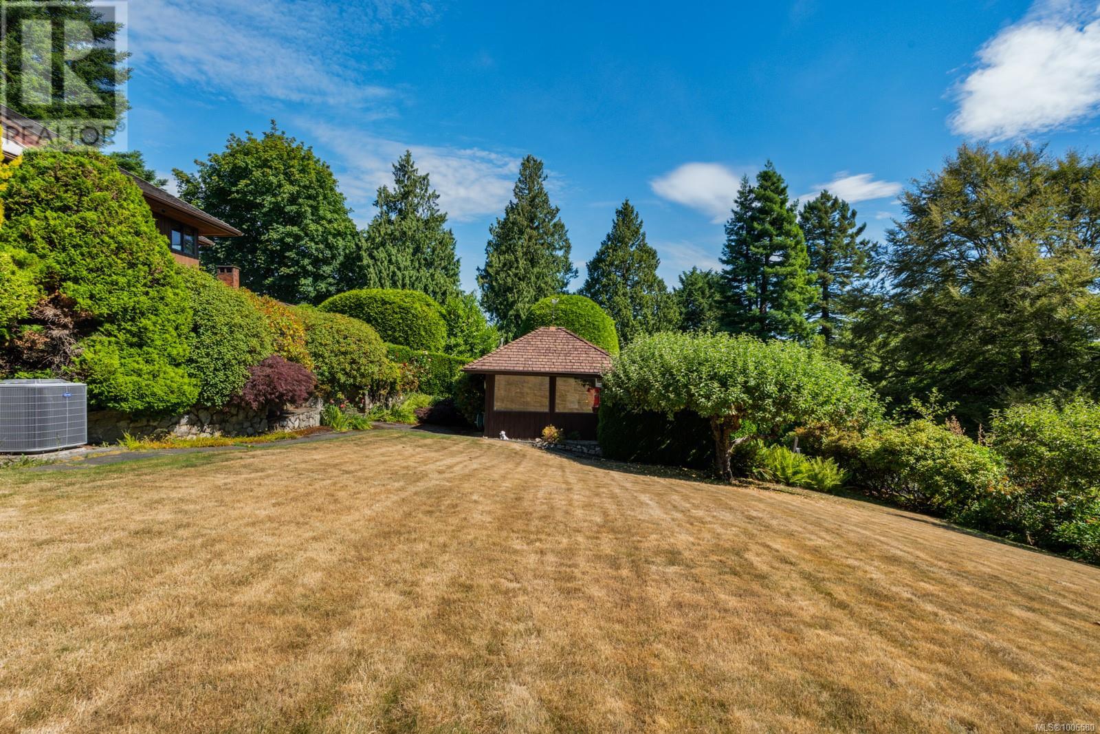 8833 Haro Park Terr, North Saanich