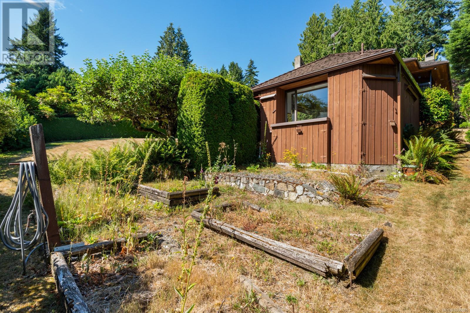 8833 Haro Park Terr, North Saanich