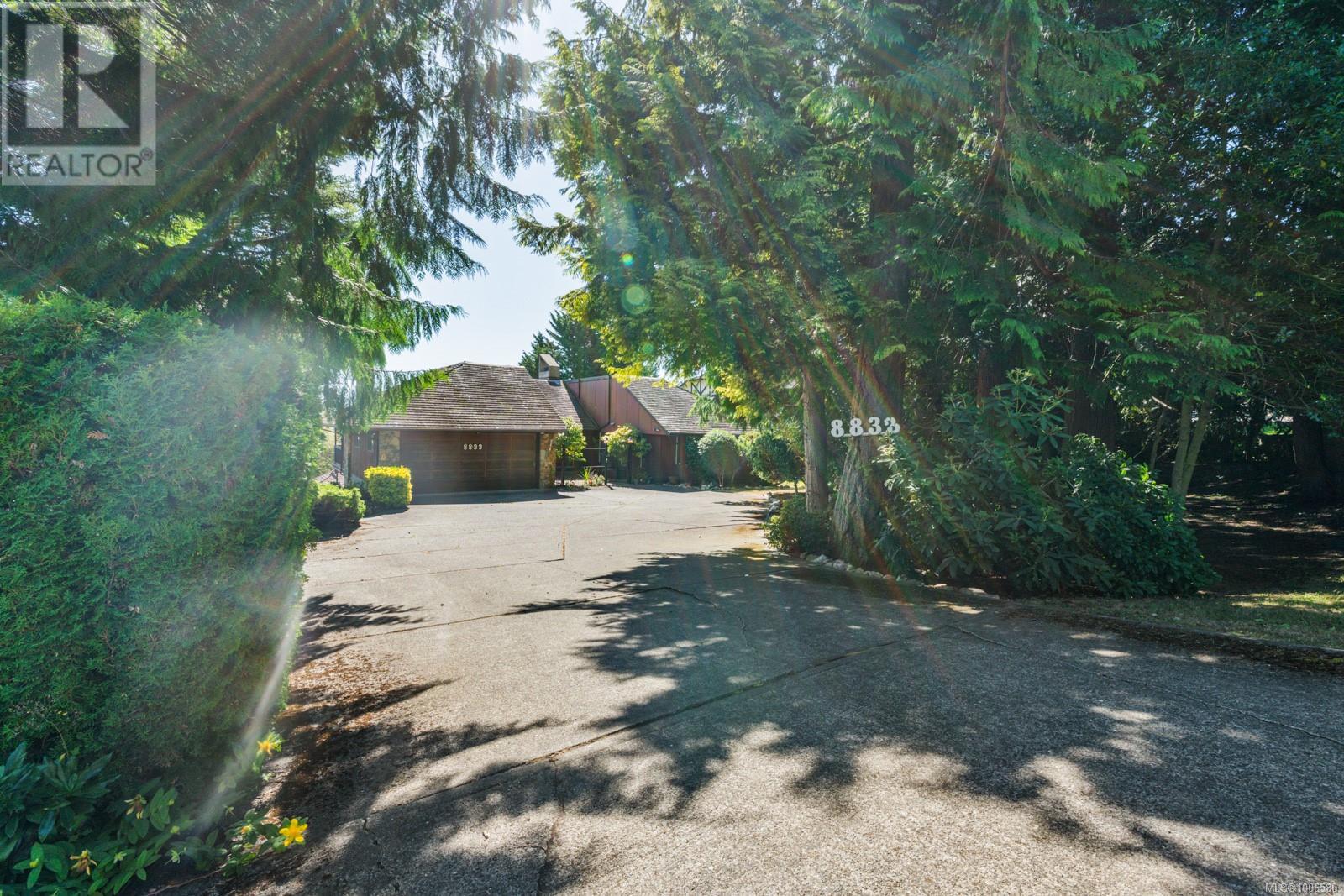 8833 Haro Park Terr, North Saanich